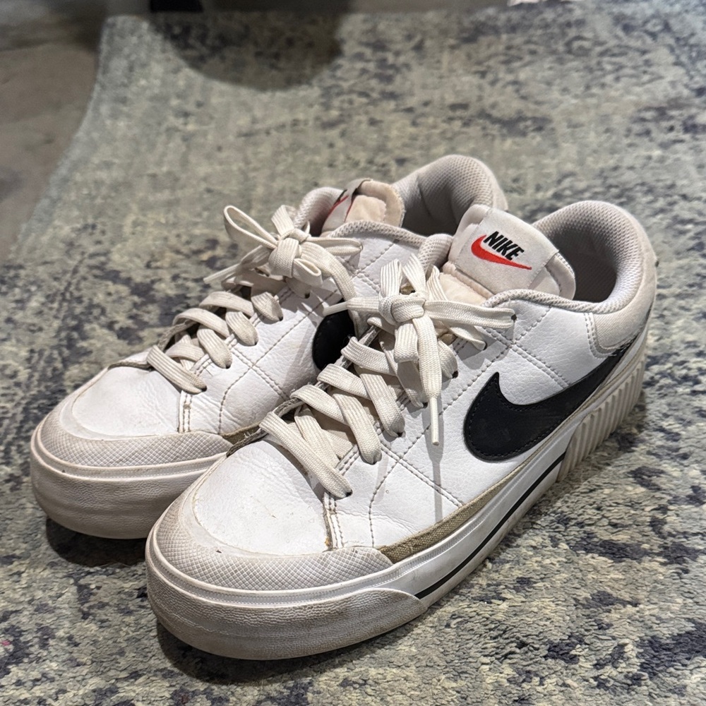 Nike White Low-Top Sneakers with Black Swoosh